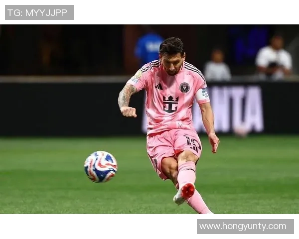 肌肉力量与足球技巧完美结合的顶级球星揭秘 肌肉力量与足球技巧完美结合的顶级球星揭秘