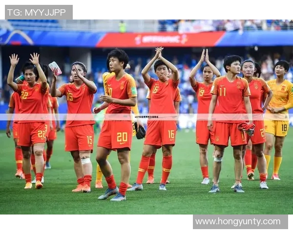 足球明星亲临女足比赛现场展现对女性运动员的支持与热爱 足球明星亲临女足比赛现场展现对女性运动员的支持与热爱