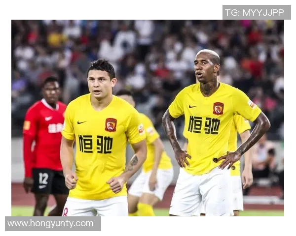 足球明星潮流新风尚毛线帽成为赛场外时尚标配 足球明星潮流新风尚毛线帽成为赛场外时尚标配