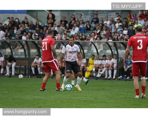 香港足球明星黄洋的传奇人生与球场辉煌成就揭秘